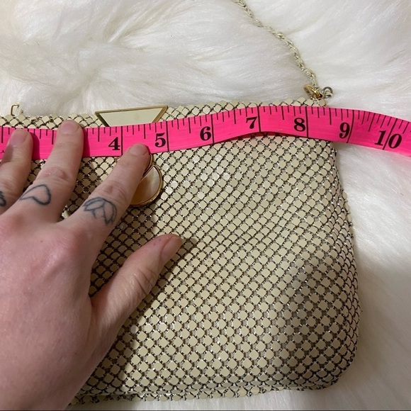 Vintage‎ women’s cream metal mesh  crossbody purse - Picture 11 of 12